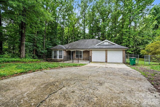 9001 Louvaine Drive, Charlotte, NC 28227