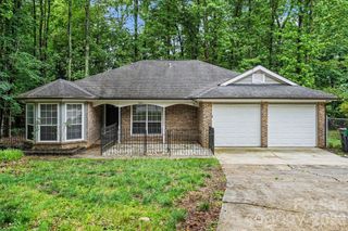9001 Louvaine Drive, Charlotte, NC 28227