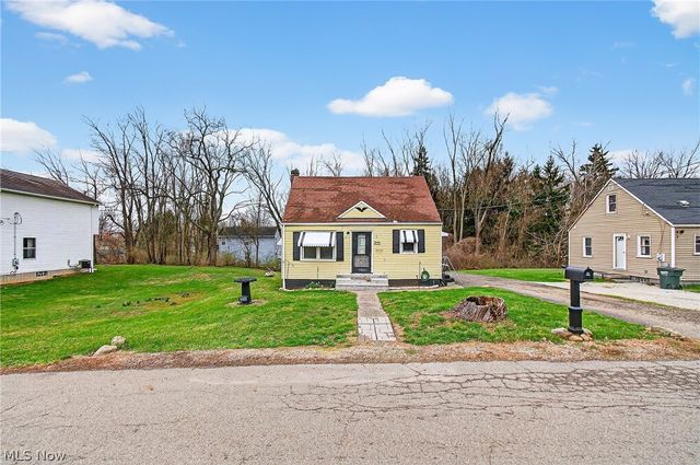 1314 Pearl Drive SE, Massillon, OH 44646