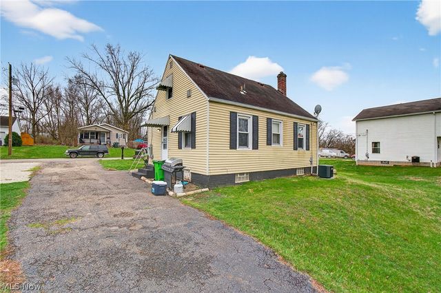 1314 Pearl Drive SE, Massillon, OH 44646