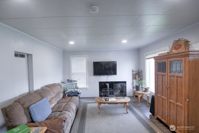 242 Main Street, Onalaska, WA 98570