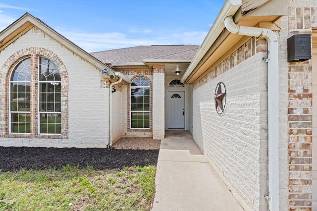 84 Thomas DR, Martindale, TX 78655