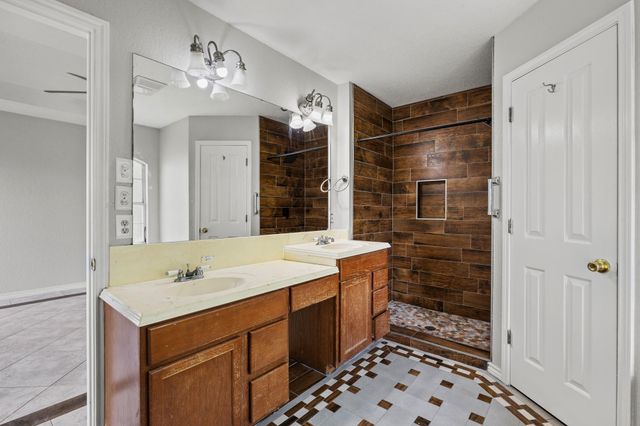 84 Thomas DR, Martindale, TX 78655