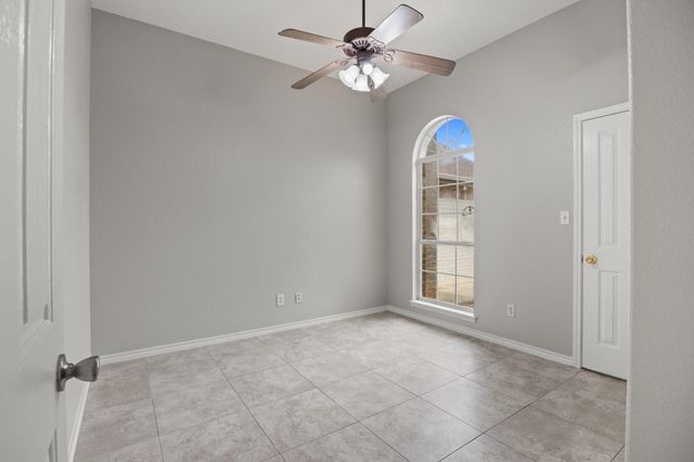 84 Thomas DR, Martindale, TX 78655