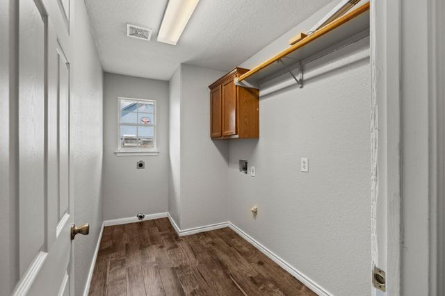 84 Thomas DR, Martindale, TX 78655