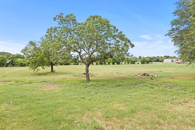 84 Thomas DR, Martindale, TX 78655