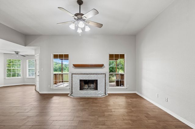 84 Thomas DR, Martindale, TX 78655