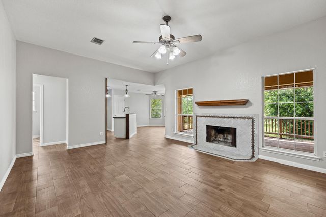 84 Thomas DR, Martindale, TX 78655