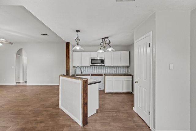 84 Thomas DR, Martindale, TX 78655