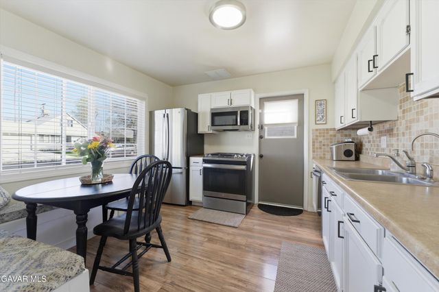 44031 Hoban Avenue, Lancaster, CA 93534