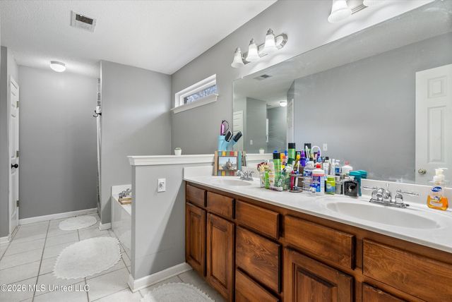 7843 Randolph Cove, Walls, MS 38680