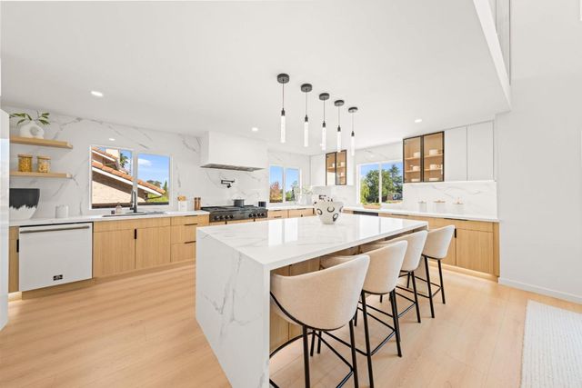 1440 Kring Way, Los Altos, CA 94024