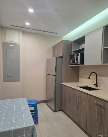 38-08 Union Street 7AA, Flushing, NY 11354