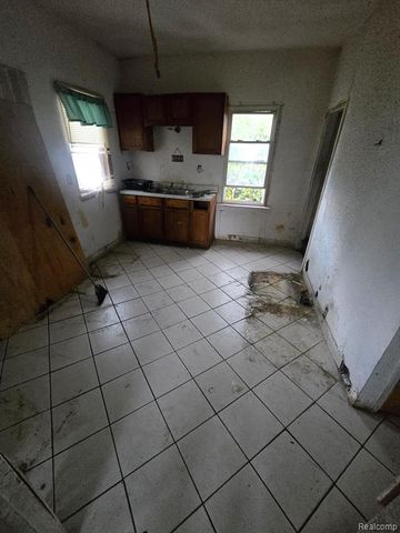 6108 Iroquois Street, Detroit, MI 48213