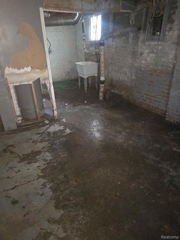 6108 Iroquois Street, Detroit, MI 48213