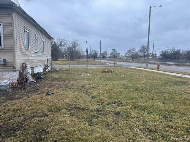 6108 Iroquois Street, Detroit, MI 48213