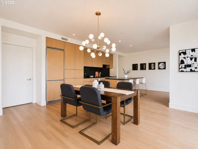 937 Nw GLISAN St 336, Portland, OR 97209