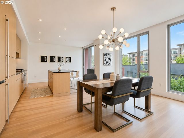 937 Nw GLISAN St 336, Portland, OR 97209