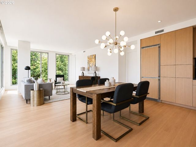 937 Nw GLISAN St 336, Portland, OR 97209
