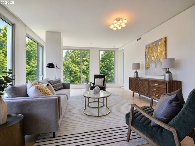 937 Nw GLISAN St 336, Portland, OR 97209