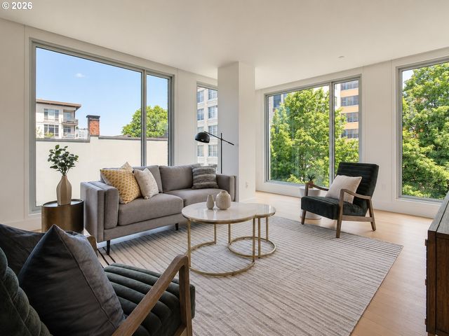 937 Nw GLISAN St 336, Portland, OR 97209