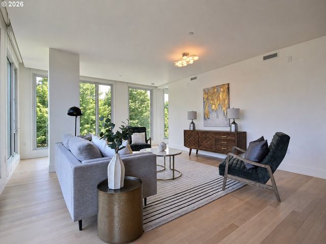 937 Nw GLISAN St 336, Portland, OR 97209