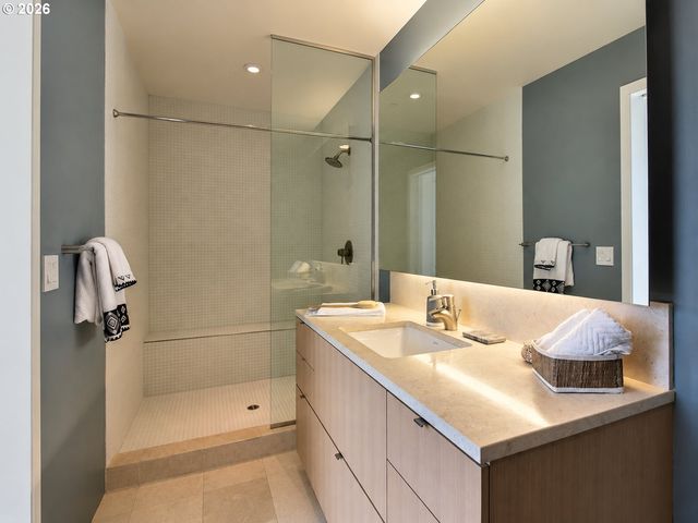 937 Nw GLISAN St 336, Portland, OR 97209