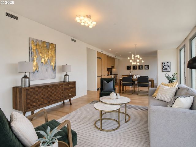 937 Nw GLISAN St 336, Portland, OR 97209