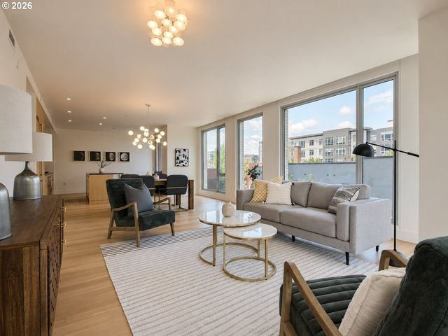 937 Nw GLISAN St 336, Portland, OR 97209