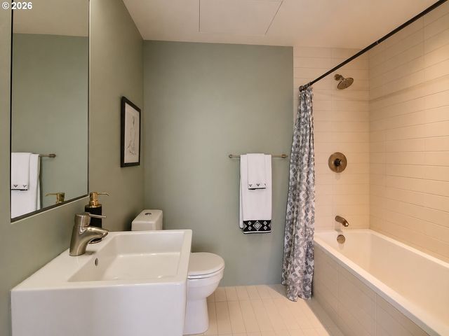 937 Nw GLISAN St 336, Portland, OR 97209