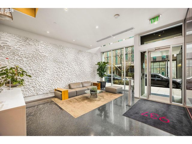 937 Nw GLISAN St 336, Portland, OR 97209