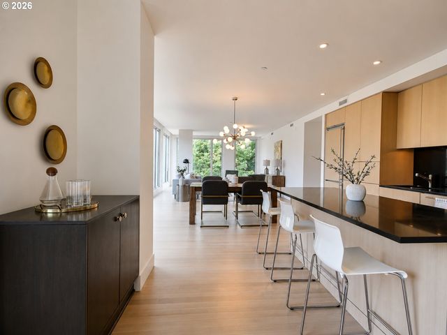 937 Nw GLISAN St 336, Portland, OR 97209