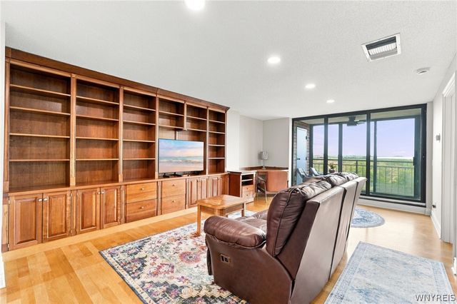 505 Admirals Walk 505, Buffalo, NY 14202
