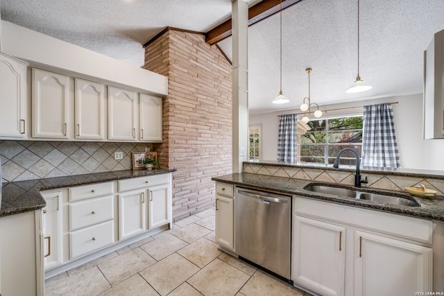 626 Moorside, Windcrest, TX 78239