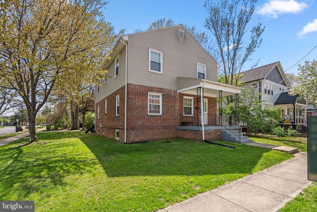 Image 1 of property listing at 4719 QUEENSBURY RD, Riverdale, MD 20737