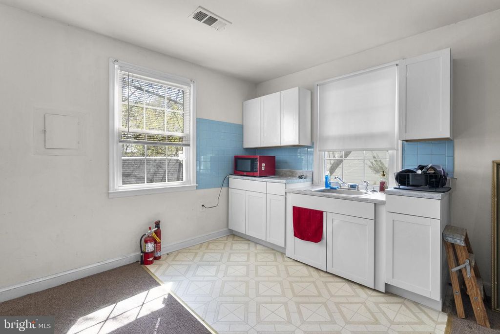 Image 19 of property listing at 4719 QUEENSBURY RD, Riverdale, MD 20737