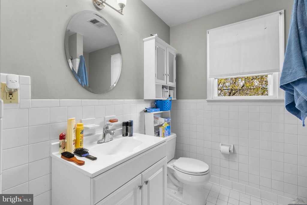 Image 25 of property listing at 4719 QUEENSBURY RD, Riverdale, MD 20737