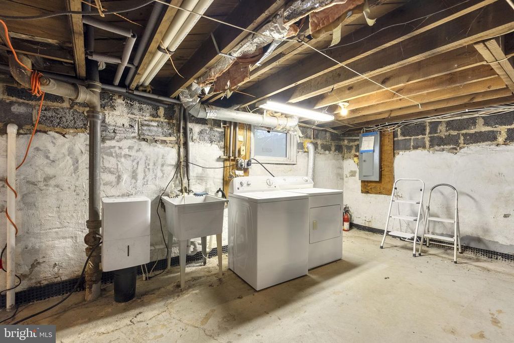 Image 27 of property listing at 4719 QUEENSBURY RD, Riverdale, MD 20737