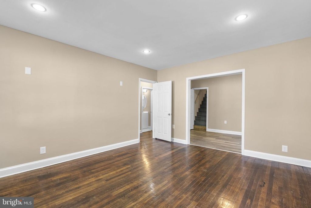 Image 5 of property listing at 4719 QUEENSBURY RD, Riverdale, MD 20737