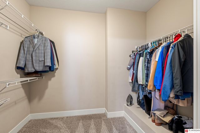 15809 Young Circle, Bennington, NE 68007