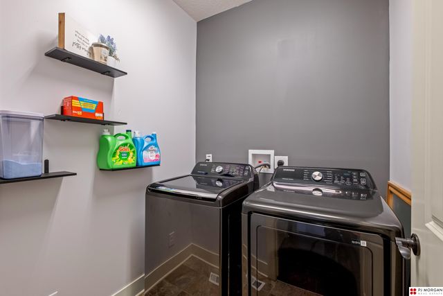 15809 Young Circle, Bennington, NE 68007