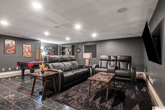 15809 Young Circle, Bennington, NE 68007