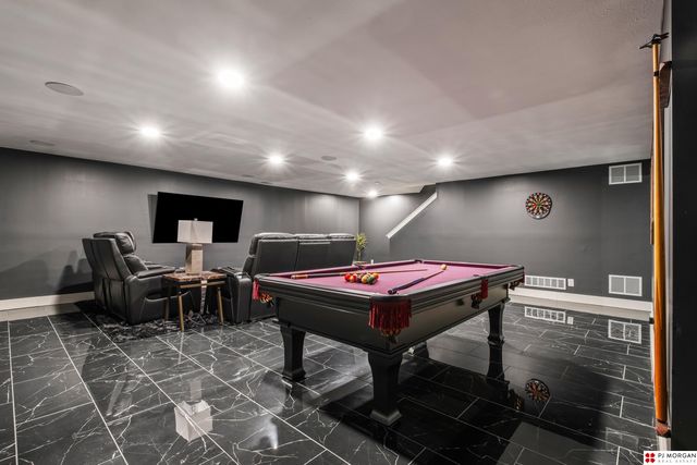 15809 Young Circle, Bennington, NE 68007