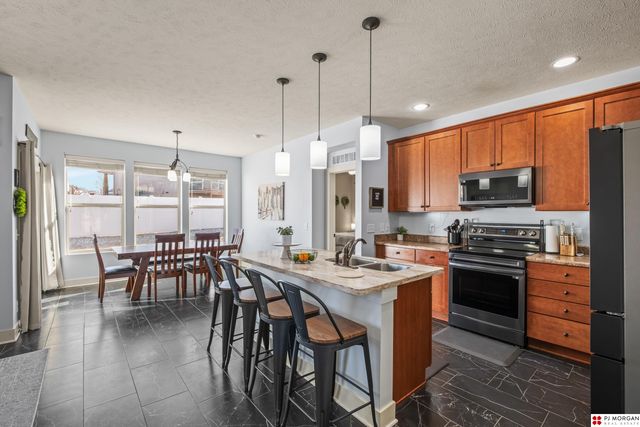 15809 Young Circle, Bennington, NE 68007