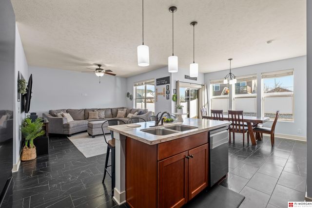 15809 Young Circle, Bennington, NE 68007