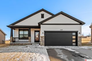 15809 Young Circle, Bennington, NE 68007