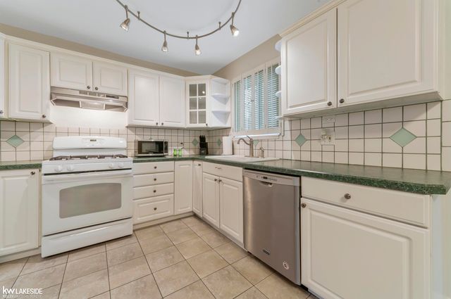 7741 Rauschelbach Street, Utica, MI 48317