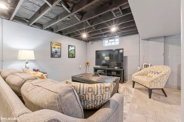 7741 Rauschelbach Street, Utica, MI 48317