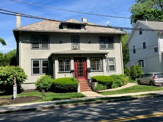 846 Walnut St 1, Newton, MA 02459