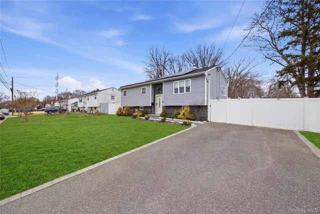 2809 Heather Avenue, Medford, NY 11763